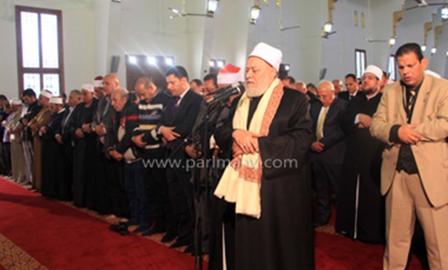 بالصور.. أشهر فدائى فى بورسعيد يحضر افتتاح المسجد العباسى بنظارة سوداء