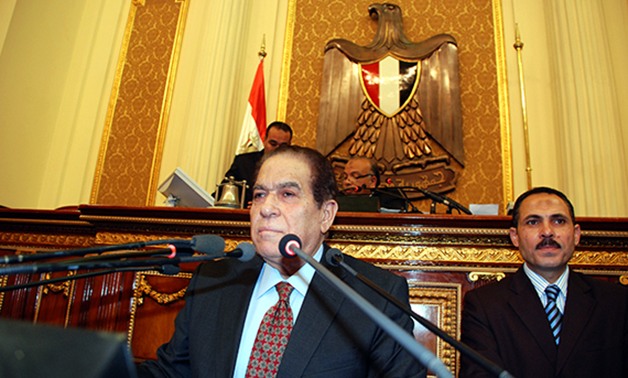 كمال الجنزورى يدلى بصوته بالمرحلة الثانية لانتخابات البرلمان فى مصر الجديدة