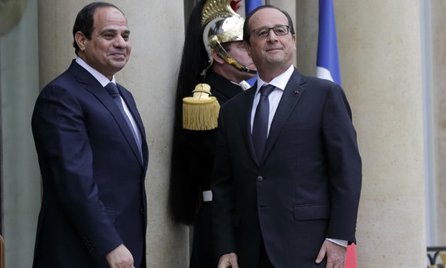 الرئاسة: أولاند شكر السيسى هاتفيا لتسليم رفات الضحايا الفرنسيين في حادث الطائرة