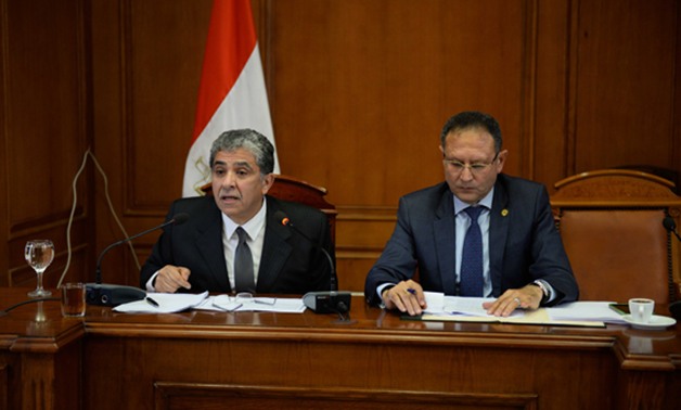 وزير البيئة: اللجوء للشركات الأجنبية فى مشكلة القمامة "ضرورة".. ونظيرتها "المصرية" لا تكفى