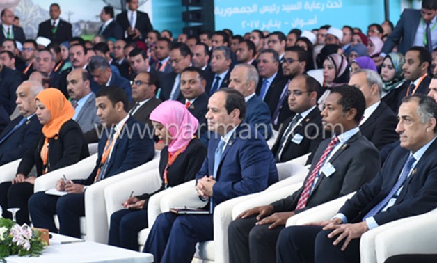 الرئيس السيسى يقف دقيقة حدادا على أرواح الشهداء فى افتتاحية مؤتمر الشباب بالإسماعيلية