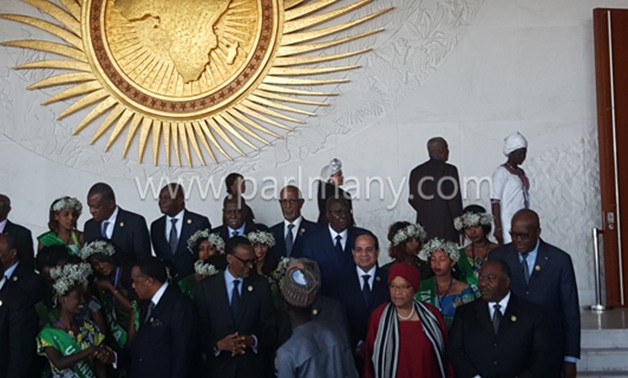 السيسي والقادة الأفارقة يلتقطون صورا تذكارية بمقر الاتحاد الأفريقي قبيل الجلسة الافتتاحية للقمة‎