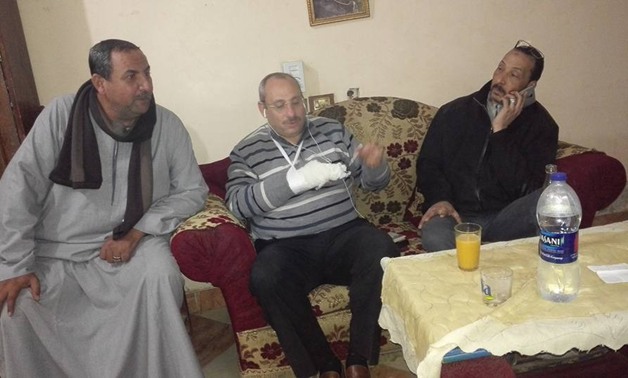 إصابة النائب إيهاب عبد العظيم خلال تدخله لإنقاذ أهالى "عمارة منكوبة" بمغاغة