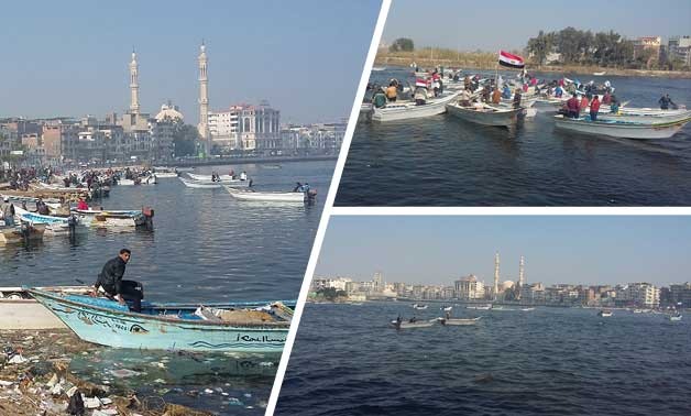 بالصور.. وقفة للصيادين بمراكبهم بدمياط احتجاجا على وقف تراخيص الصيد 