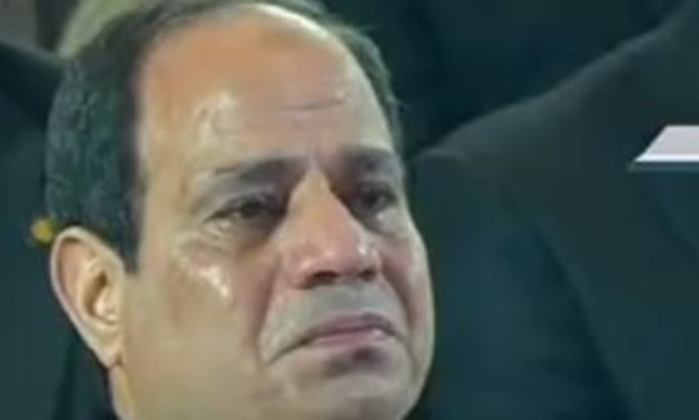 بالفيديو.. الرئيس السيسى يبكى على أحد شهداء معركة كمين "الرفاعى" بسيناء