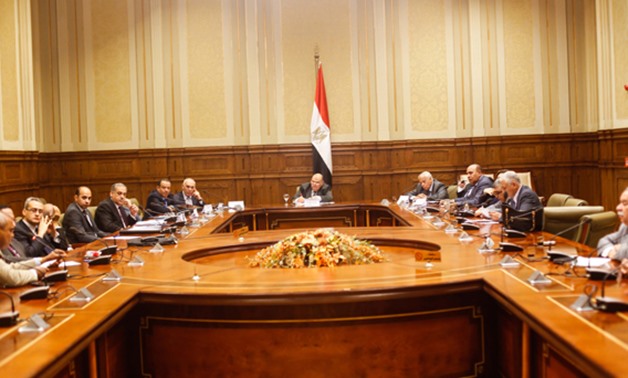 "دفاع البرلمان" توافق على منحة 300 ألف دينار كويتى لإزالة 22 مليون لغم من صحراء مصر