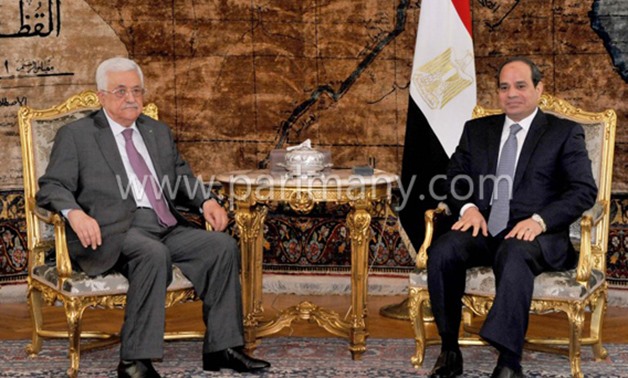 أبو مازن يصل القاهرة للقاء "السيسى" لبحث التعاون المشترك