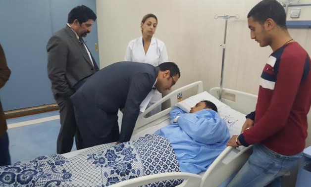 نائب "حماة الوطن" يزور مصابى التفجير الإرهابى بكنسية طنطا فى مستشفى معهد ناصر (صور)