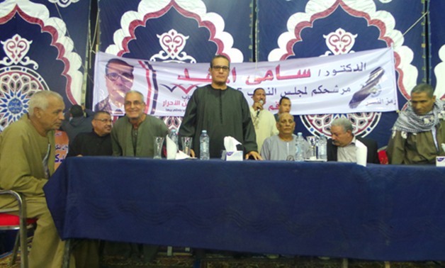 النائب سامى المشد يلتقى عددا من الباعة الجائلين بدائرة السادات بعد إضرابهم بالمنطقة 