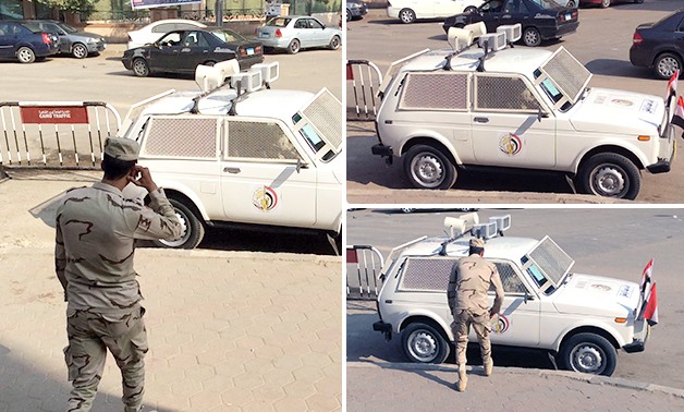 سيارات الجيش تبث الأغانى الوطنية أمام اللجان الانتخابية بمصر الجديدة