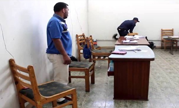 قوات الأمن تمشط اللجان الانتخابية بالجامعة العمالية فى مدينة نصر بالكلاب البوليسية