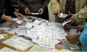 فرز أصوات الناخبين فى جولة الإعادة للمرحلة الثانية من الانتخابات