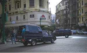 سيارات قوات الانتشار السريع تجوب ميدان التحرير