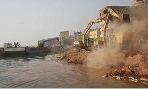 أزالة تعديات على نهر النيل
