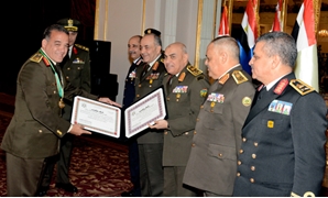 تكريم قادة القوات المسلحة المحالون للتقاعد
