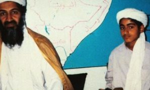 حمزة بن لادن مع والده فى صغره