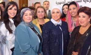 التفاف سيدات مصر حول زوجة الرئيس