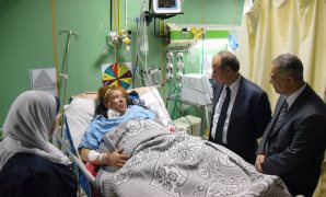محافظ الإسكندرية يستمع لشكاوى المرضى