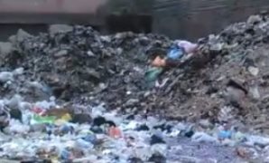 القمامة بقطعة الأرض فى فيصل