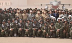الرئيس السيسى مع أبطال سيناء