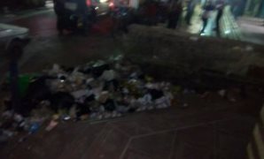 انتشار القمامة أمام محطة مترو عزبة النخل
