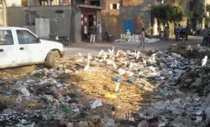 تلال القمامة تحاصر قرية كفر عسكر بالغربية