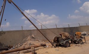 توقف مشروع الصرف الصحى بقرية الحجاز