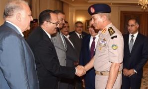 الفريق أول محمد زكى القائد العام للقوات المسلحة وزير الدفاع مع أعضاء مجلس النواب
