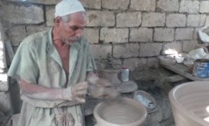 جابر سيد أقدم صانع للفخار بمحافظة الفيوم