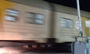 مزلقان مفتوح أثناء مرور القطار