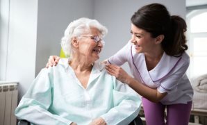 رعاية المسنين - صورة أرشيفية