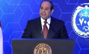 الرئيس السيسي يوجه التحية للأطقم الطبية للحفاظ على حياة المصريين خلال الجائحة