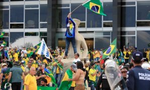 محتجون يقتحمون المقرات الحكومية بالبرازيل 