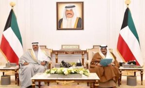 ولى عهد الكويت يتسلم استقالة الحكومة 