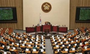 برلمان كوريا الجنوبية يوافق على عزل وزير الداخلية بسبب حادث التدافع باحتفالات الهالوين