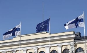 فنلندا ترفع أعلام الناتو