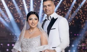 مطرب المهرجانات حسن شاكوش وزوجته 
