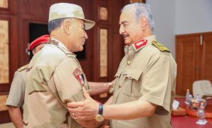 رئيس أركان القوات المسلحة المصرية يصل ليبيا لتنسيق المساعدات