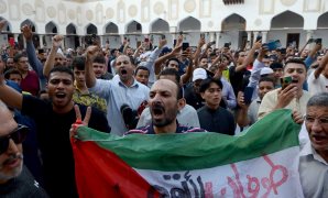 وقفات تضامنية مع الشعب الفلسطينى أمام الجامع الأزهر
