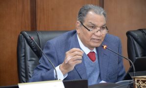 الراحل الدكتور عثمان محمد عثمان وزير التخطيط الأسبق