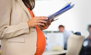 تعرفى على الأجر المستحق خلال فترة الحمل والرضاعة وفقا للقانون
