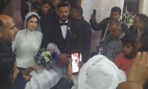 عروسان يدليان بصوتيهما فى الانتخابات الرئاسية 2024 بشمال سيناء
