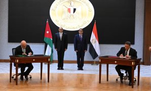الرئيس السيسى يستقبل رئيس وزراء الأردن ويتلقى تحيات الملك عبد الله الثانى