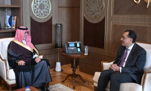 رئيس الوزراء يلتقى سفير المملكة العربية السعودية بالقاهرة