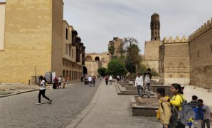 وداعًا للعشوائية.. الدولة تُعيد الحياة إلى القاهرة القديمة.. ترميم عقارات 5 مناطق فى محيط الحسين والأزهر.. وتنمية الحرف التراثية وتحويل المنطقة لمتحف مفتوح.. وإنشاء مجمعات سكنية وترفيهية فى درب اللبانة.. صور