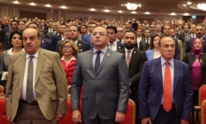 رئيس الوزراء يستقبل رئيس وزراء صربيا بمطار القاهرة الدولي 