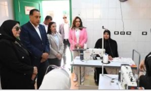 وزير التعليم يتابع انطلاق امتحان العربى للثانوية العامة من غرفة العمليات