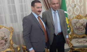 رئيس الوزراء يستقبل رئيس مجلس الدولة الصيني بمطار القاهرة الدولي 