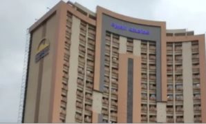 فى أول ساعة عمل بعد حلف الوزراء الجدد اليمين الدستورية.. مصطفى مدبولى يمر على قطاعات الأمانة العامة لمجلس الوزراء.. ويشكر الموظفين على جهودهم المبذولة ويطالبهم بمزيد من الجهد خلال الفترة المقبلة.. صور