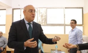 رئيس مجلس النواب  يدلى بصوته فى انتخابات مجلس الشيوخ  بلجنته فى  النزهة